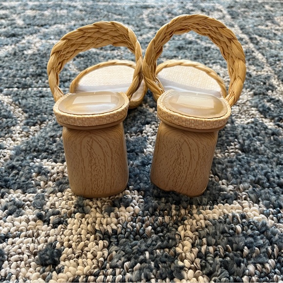 ⭐️REDUCED⭐️ NWOB Dolce Vita Natie sandal (Beige Raffia) (sz 9) - Picture 3 of 4